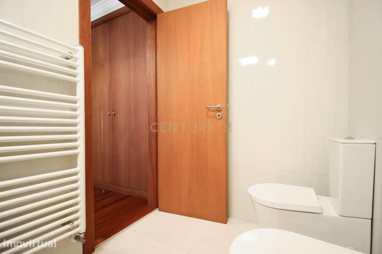 Elegância e Exclusividade no Bairro das Artes T3 Remodelado | Rua Migu-30