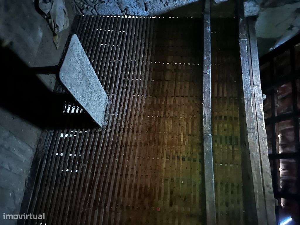 Quinta com casa em pedra para recuperar - Grande imagem: 2/40