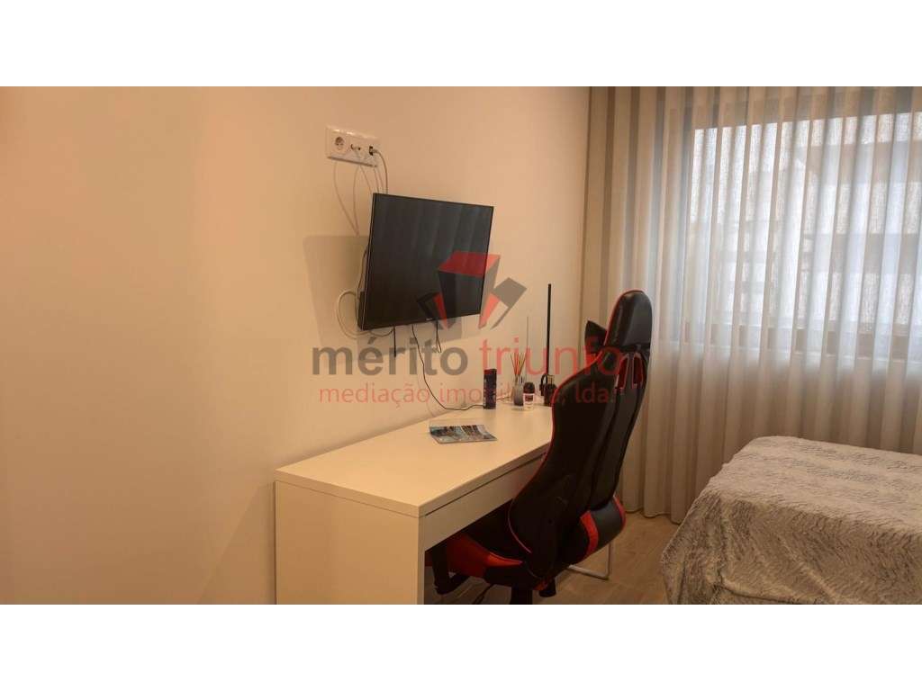 Excelente Apartamento c/ 3 Suites no Centro de Famalicão-27