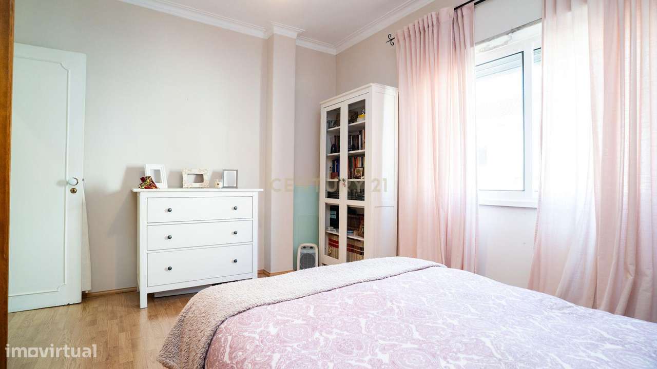 Apartamento T2 + 1* - Remodelado, em Queluz-29