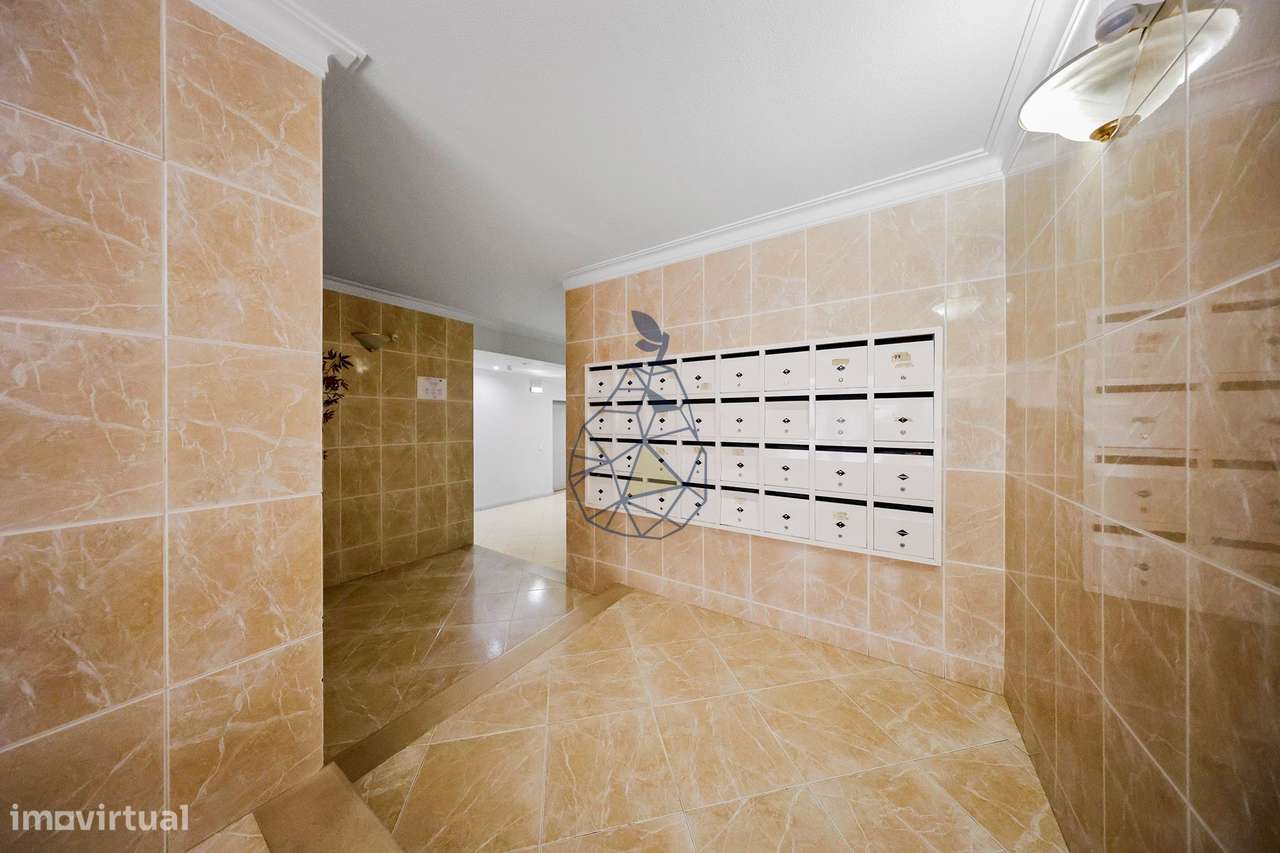 Apartamento Duplex T3 mobilado,  3 casa de banho ,Terraço, Vista Mar A-48