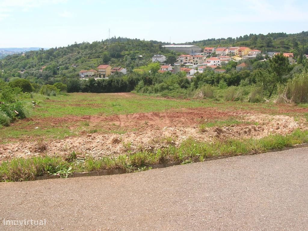 Terreno para construção na zona da Mainça, Lordemão