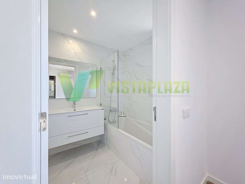 Apartamento Duplex com Terraço e Vista Panorâmica, piscina e garage...-33