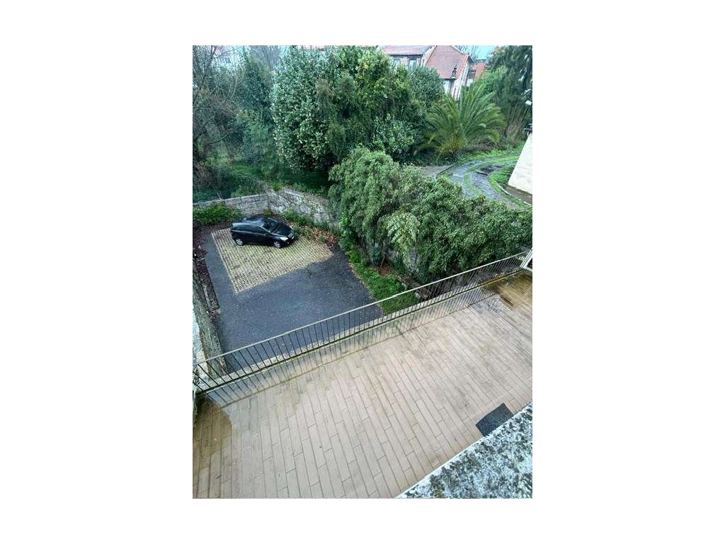 Moradia Geminada V5 p/ Venda em Guimarães-24