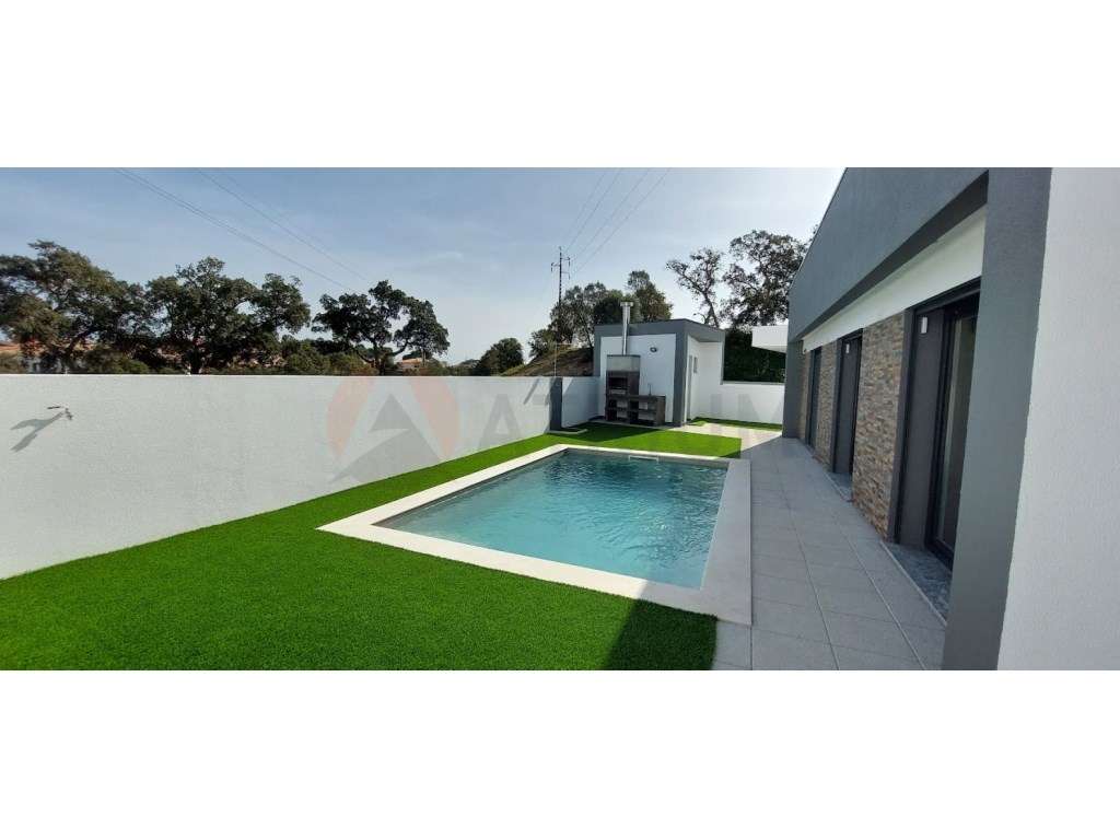 Moradia Térrea Isolada na Quinta da Serralheira - Setúbal
Conforto... - Grande imagem: 2/28