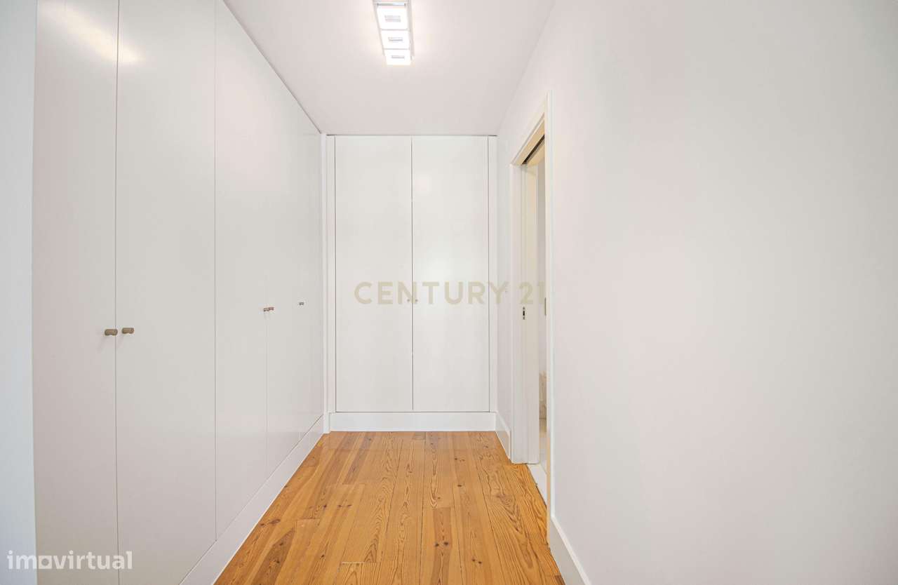 Apartamento T4 +1 com 272 m2 Vista Panorâmica em Lisboa e 3 Lugares de-31