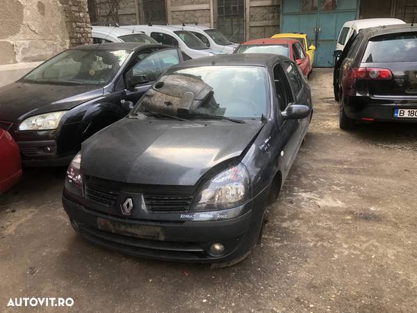 Dezmembrez Renault Clio 2004 dci gri inchis - 2