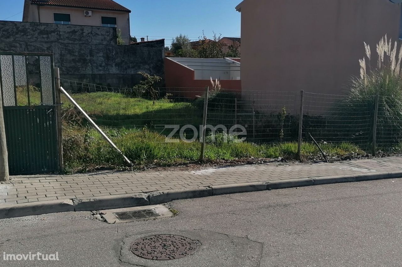 Lote de terreno com 399 M2 em Alvarelhos Trofa Porto