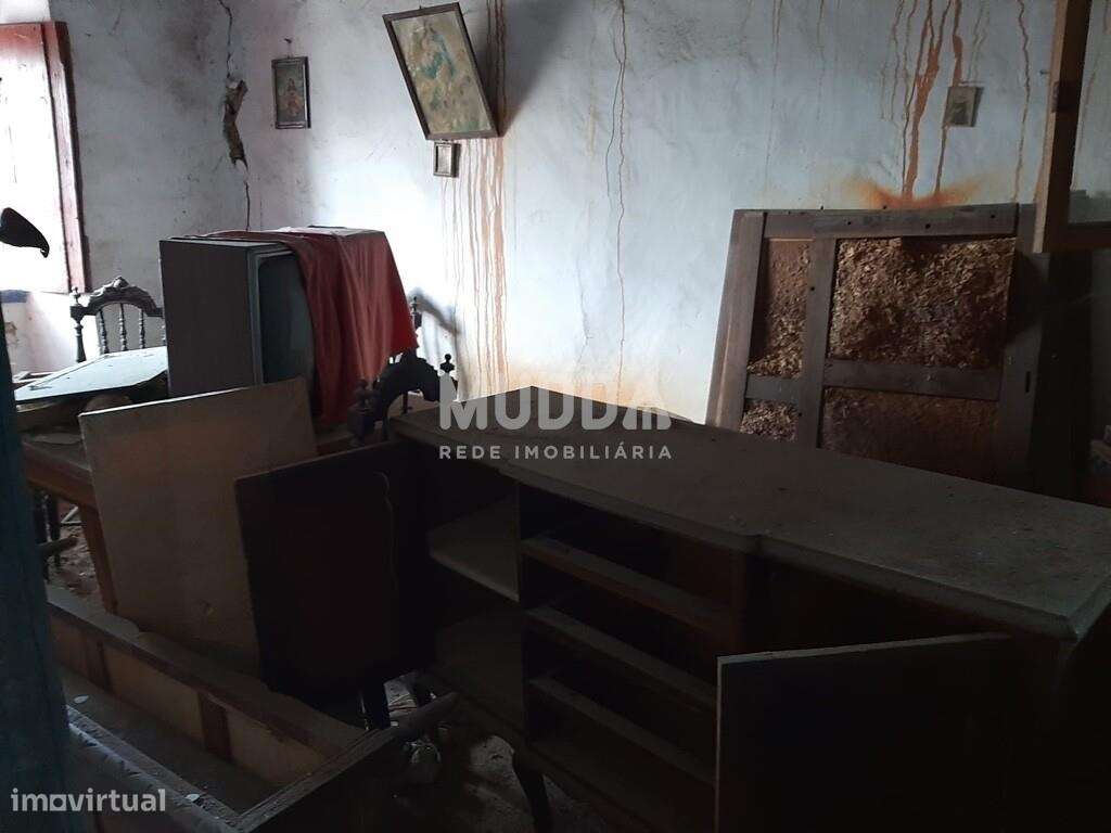 Moradia T2 para Remodelação com Vista Panorâmica – Sarzedas, Castelo B-9