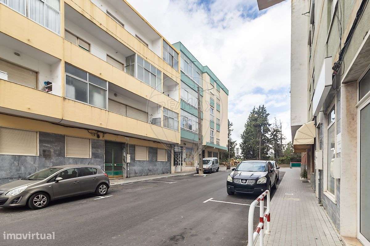 T2 Parcialmente Remodelado em Aldeia de Paio Pires-33