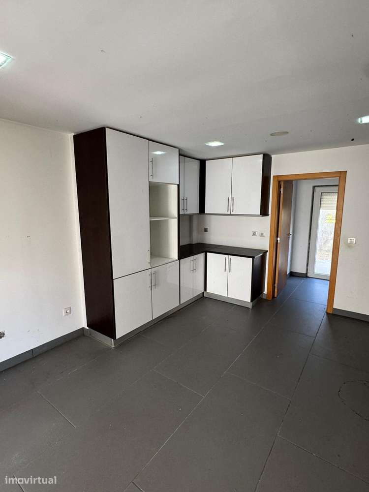 Moradia T5 com piscina, garagem e vista mar em Ericeira-33