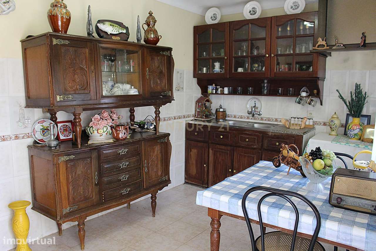 Moradia T4+1 com Adega, Anexo e Terreno de 2.000 m² em Pedrógão Grande - Grande imagem: 5/42