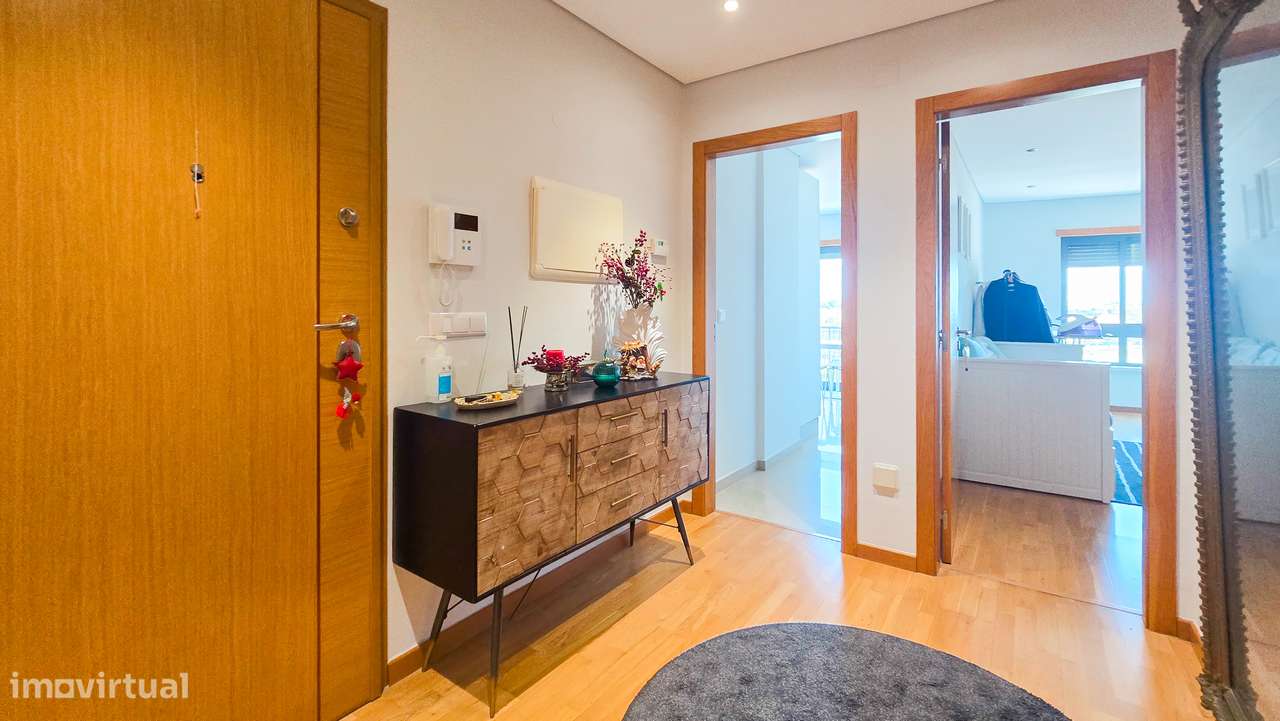 Apartamento T3 com varanda e garagem em Montijo-17