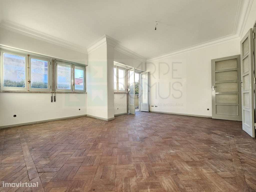 Apartamento T6+ 1, para remodelação total, na Rua Pascoal de Melo -... - Grande imagem: 3/53