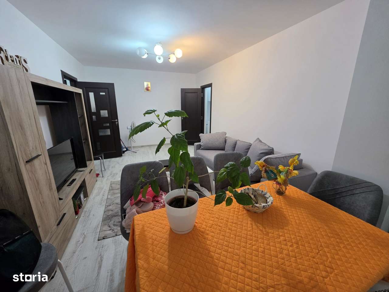Apartament de 2 camere, Sos Giurgiului, 10 minute metrou Eroii Revolutiei, stradal, vedere spate