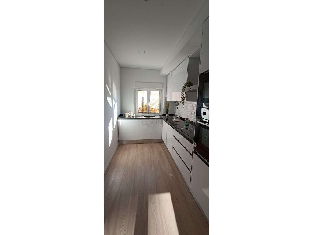 T3 renovado em Benfica - varanda e elevadores-17