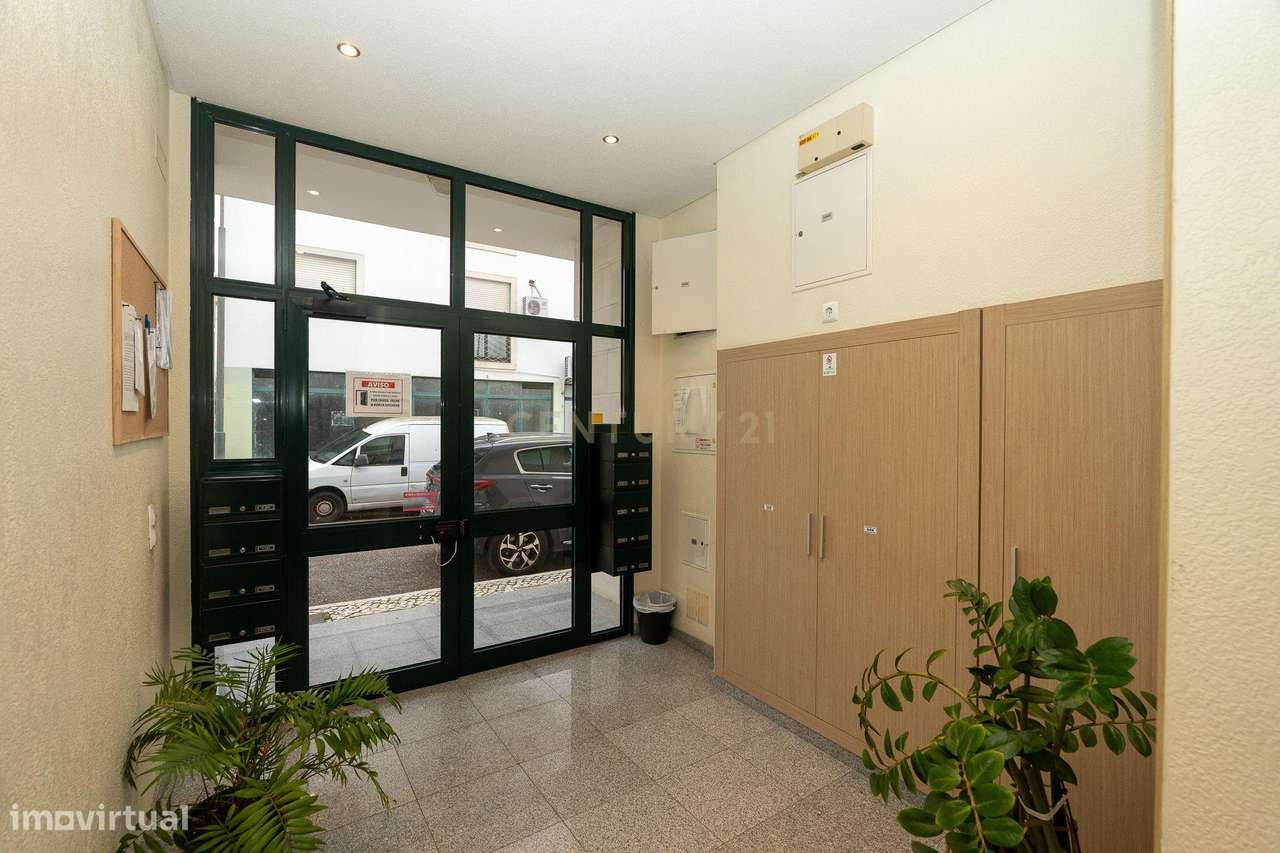 Apartamento T3 com áreas generosas - Grande imagem: 2/45