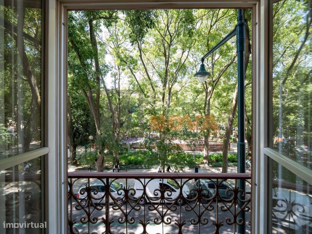 27 ALMEIDA E SOUSA. Uma Residência Histórica em Frente ao Jardim da...-5