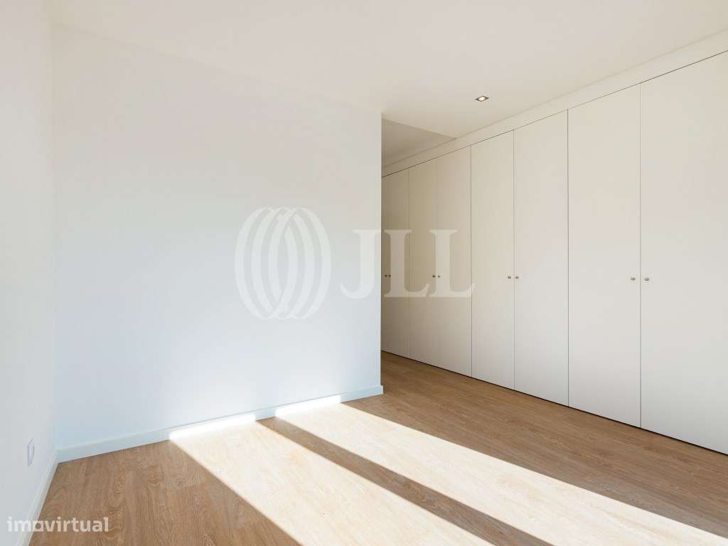 Apartamento T2 com varanda e estacionamento em Loures-6