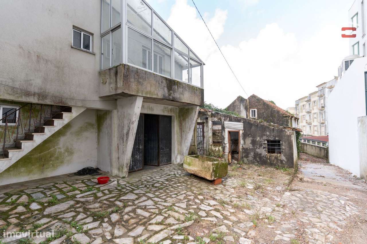 PREDIO PARA RECUPERAR A 300 METROS DO SANTUARIO DE FÁTIMA COM AREA ...-38