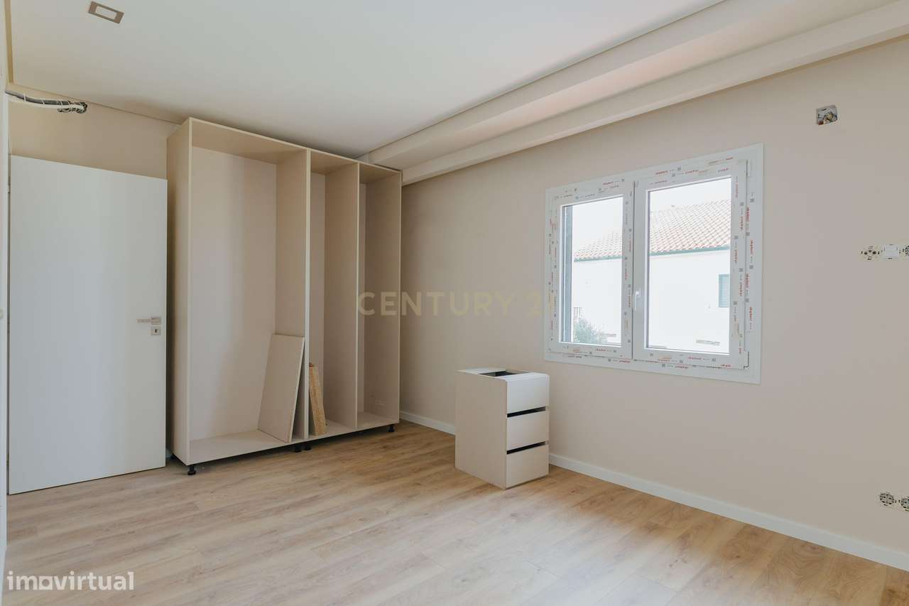 Apartamento T2 Novo com Vista Panorâmica em Loures-44