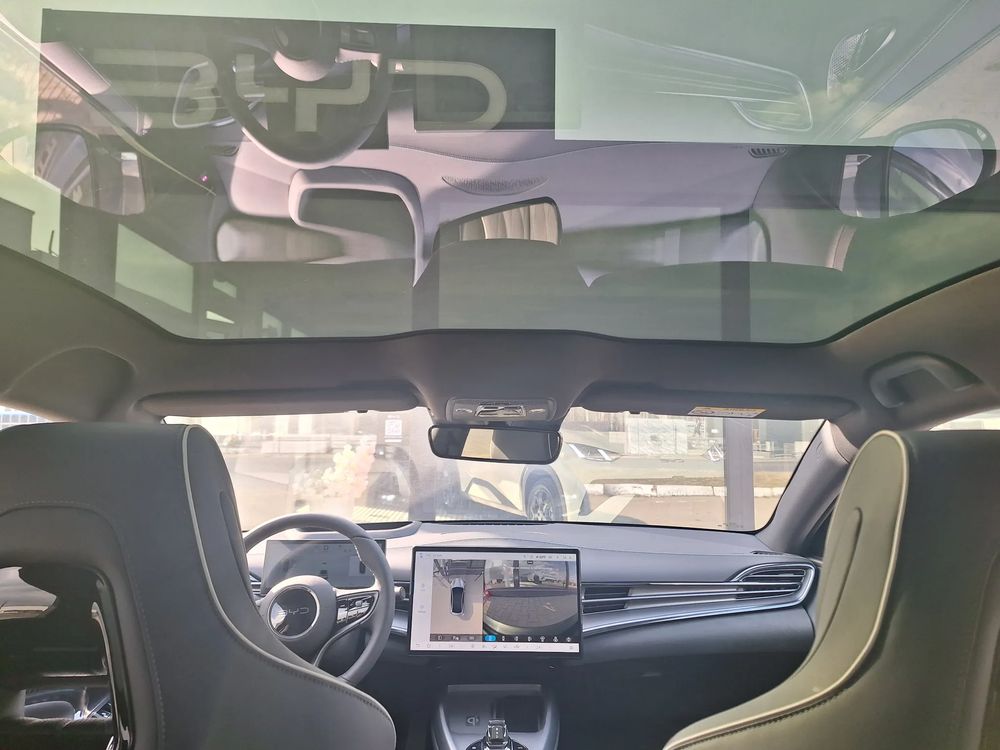 3,8 S (0-100 km/h) / Zasięg 520 km / Head-Up / Dynaudio® / Kamera 360