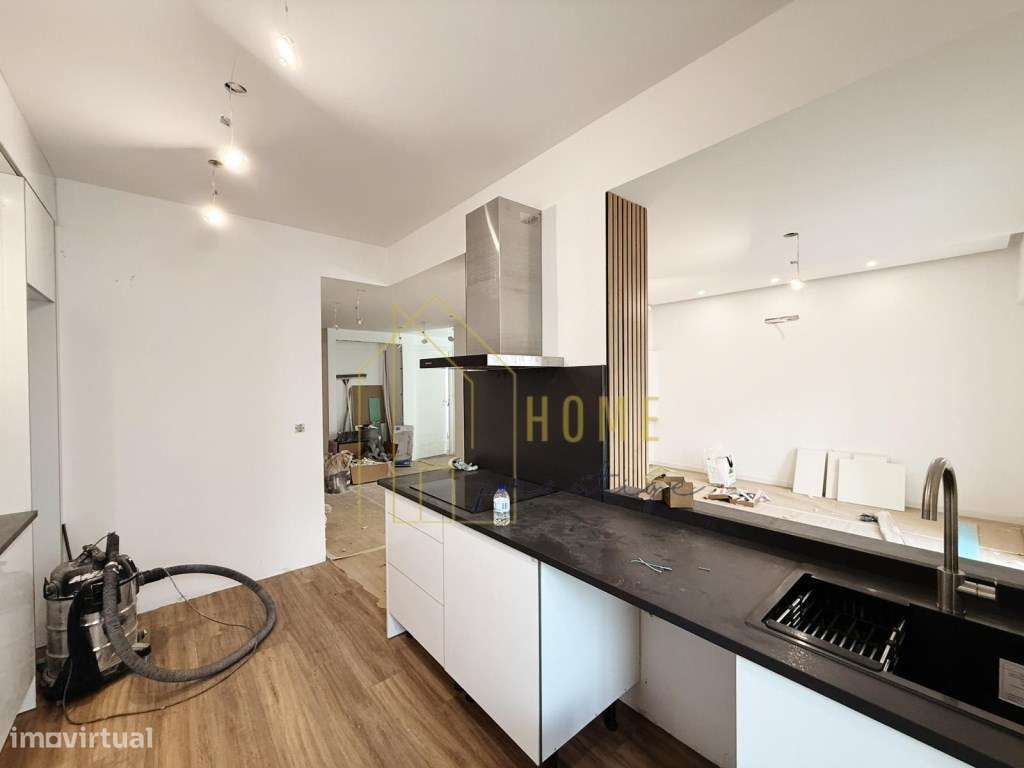 T3 Moderno e Luminoso no Laranjeiro com 4 Varandas-9