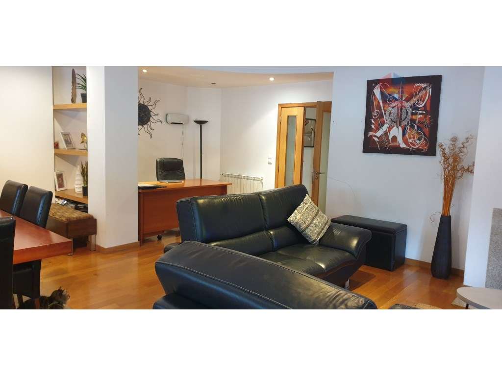 APARTAMENTO T3 COM 2 LUGARES DE GARAGEM NO CENTRO DE VILA REAL-3