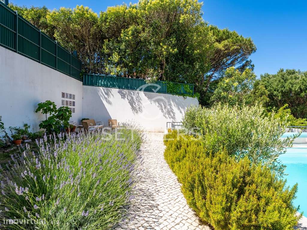 Moradia T4 geminada com piscina - Malveira da Serra-10