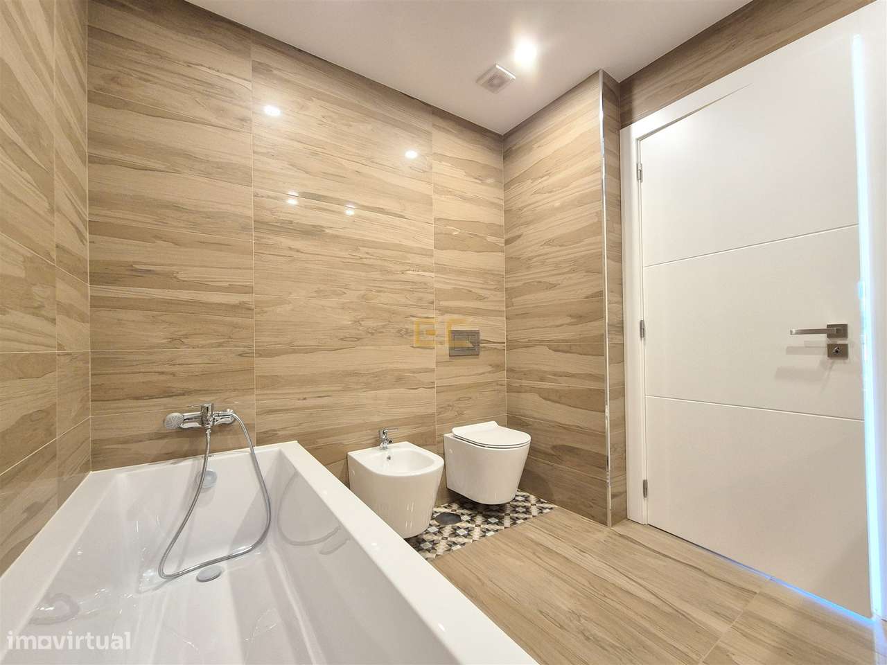 Apartamento T3 novo, com garagem, para venda na Figueira da Foz- Buarc-24