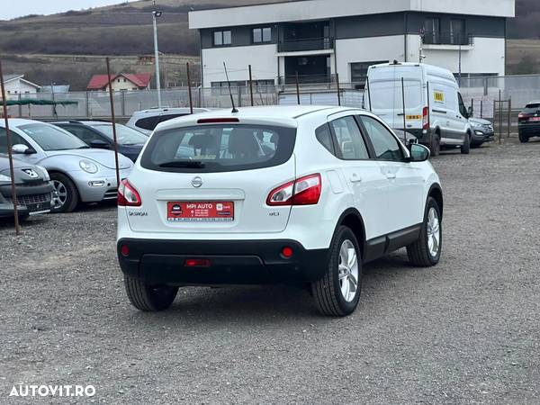 Nissan Qashqai 2.0 dCi 4 x 4 DPF Aut acenta - 9