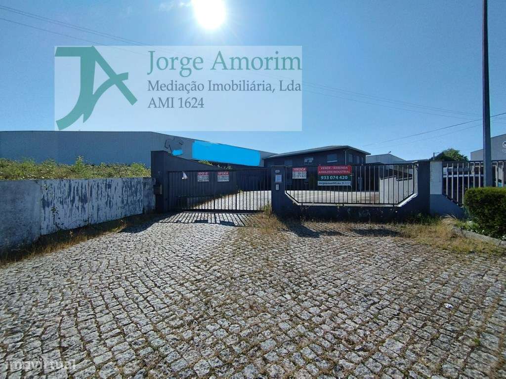 Armazém industrial com frente para a N14 - Grande imagem: 2/16