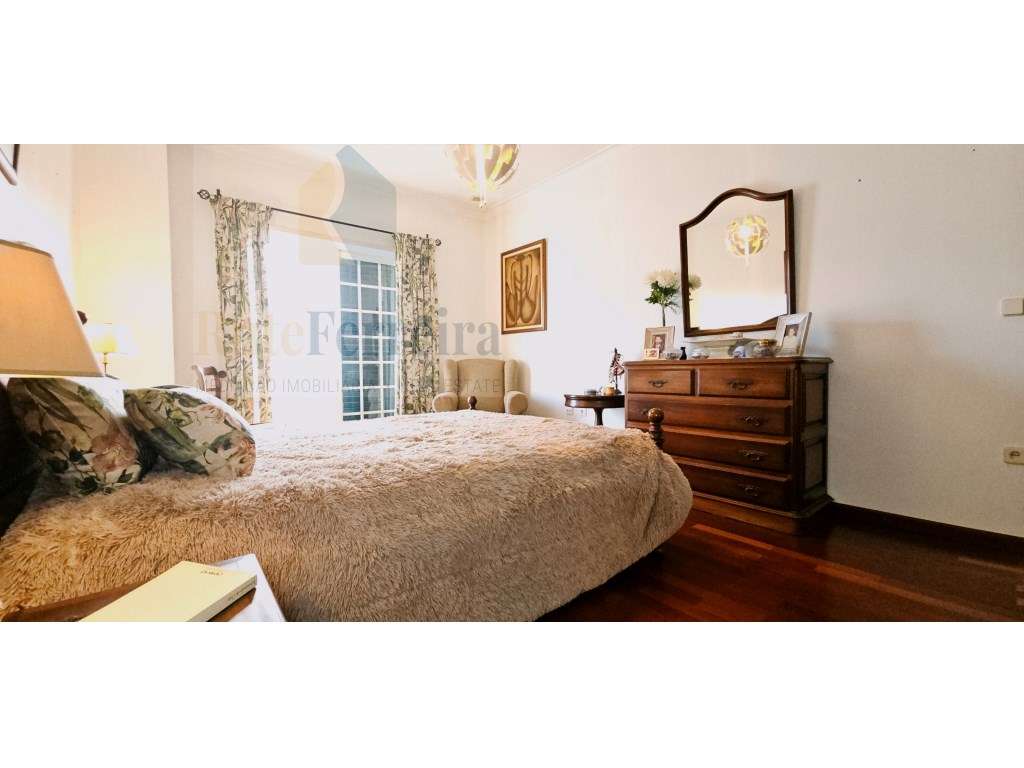 Moradia T5 com jardim privado e garagem !!-46