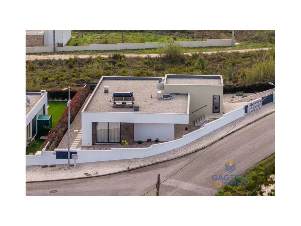 Moradia T3 individual de 2023 com garagem-40