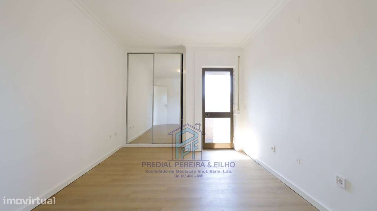 Apartamento T2 Remodelado - Rio Tinto | Centro - Junto ao Continente-20