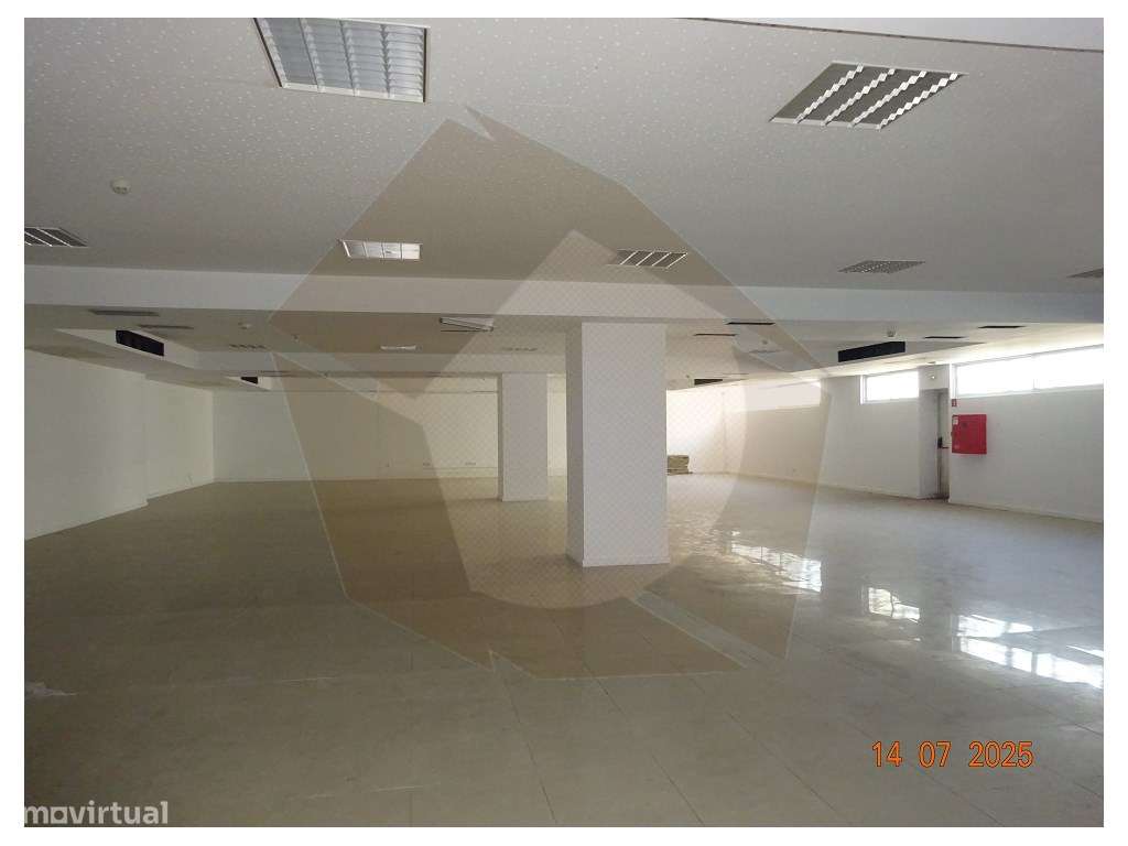 COMERCIAL - PORTO - Grande imagem: 3/29