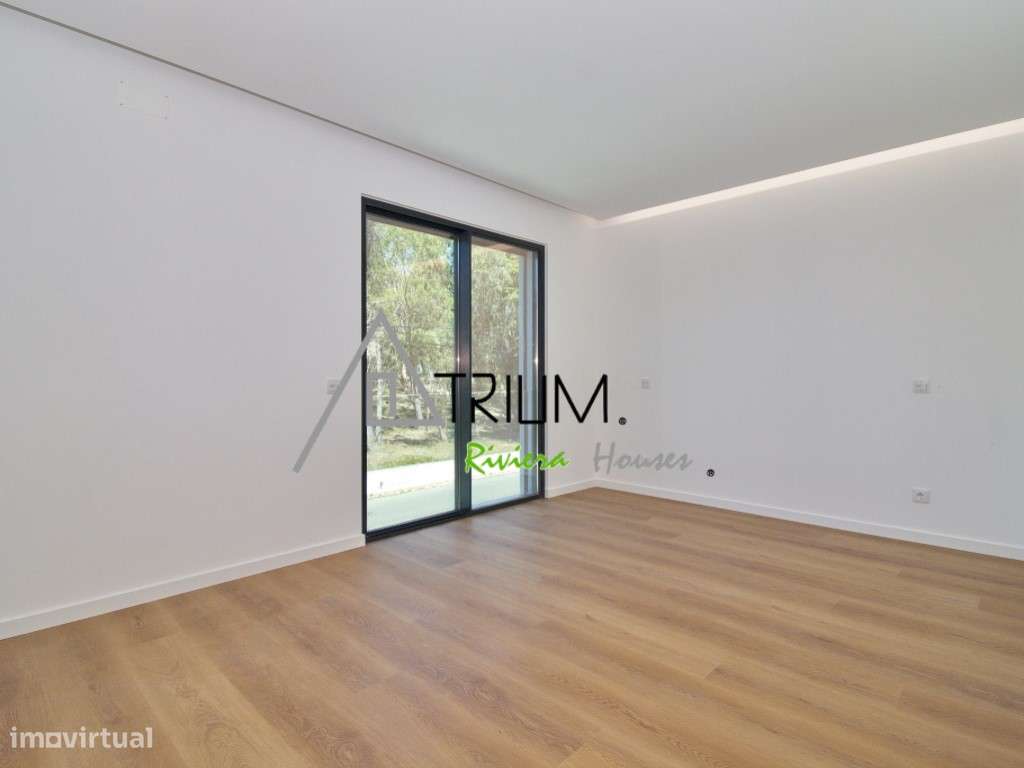 Moradia T4+1 Isolada com piscina e jardim nova-25