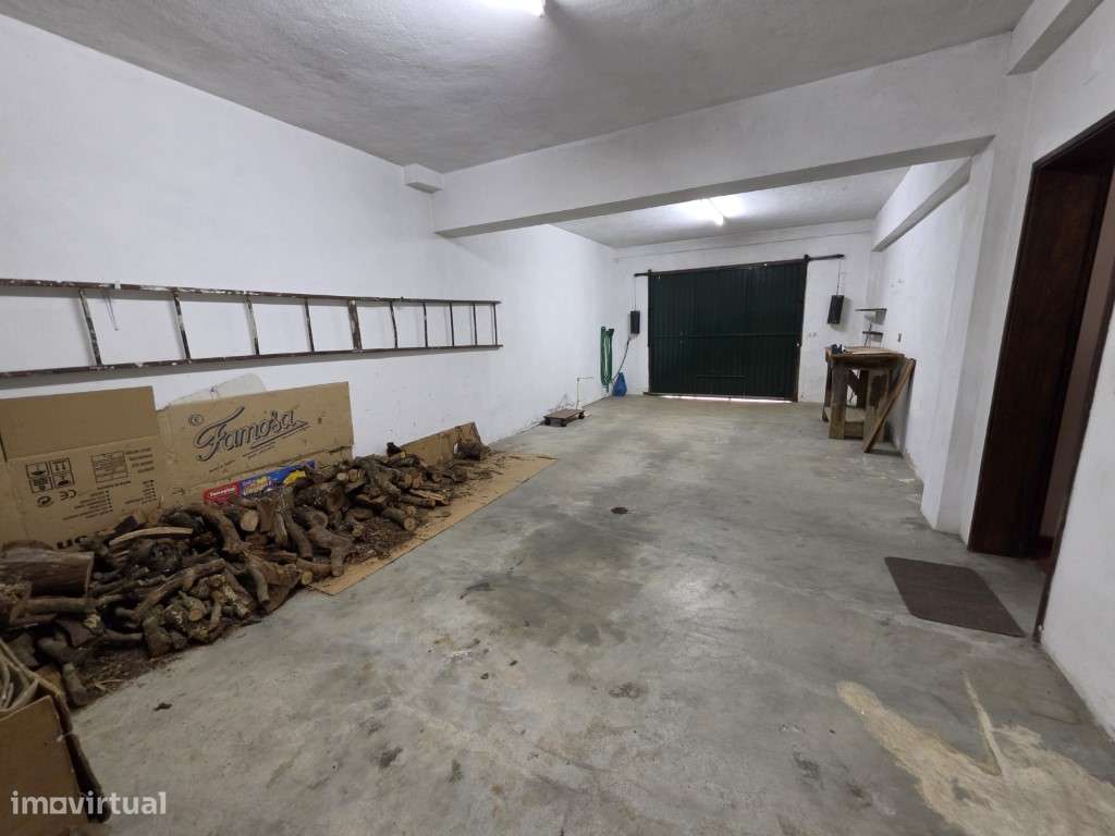 Moradia T5 com Garagem e Jardim | Centro de Elvas-35