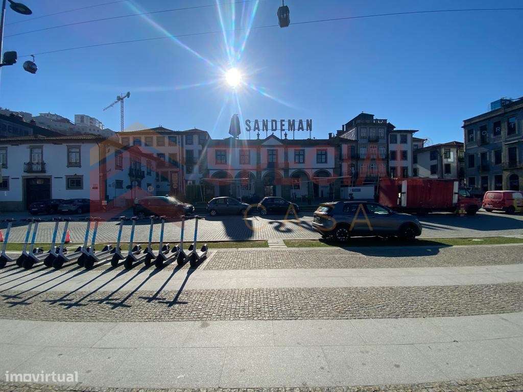 Prédio para reconstruir no Centro Histórico de Vila Nova de Gaia - Grande imagem: 4/18