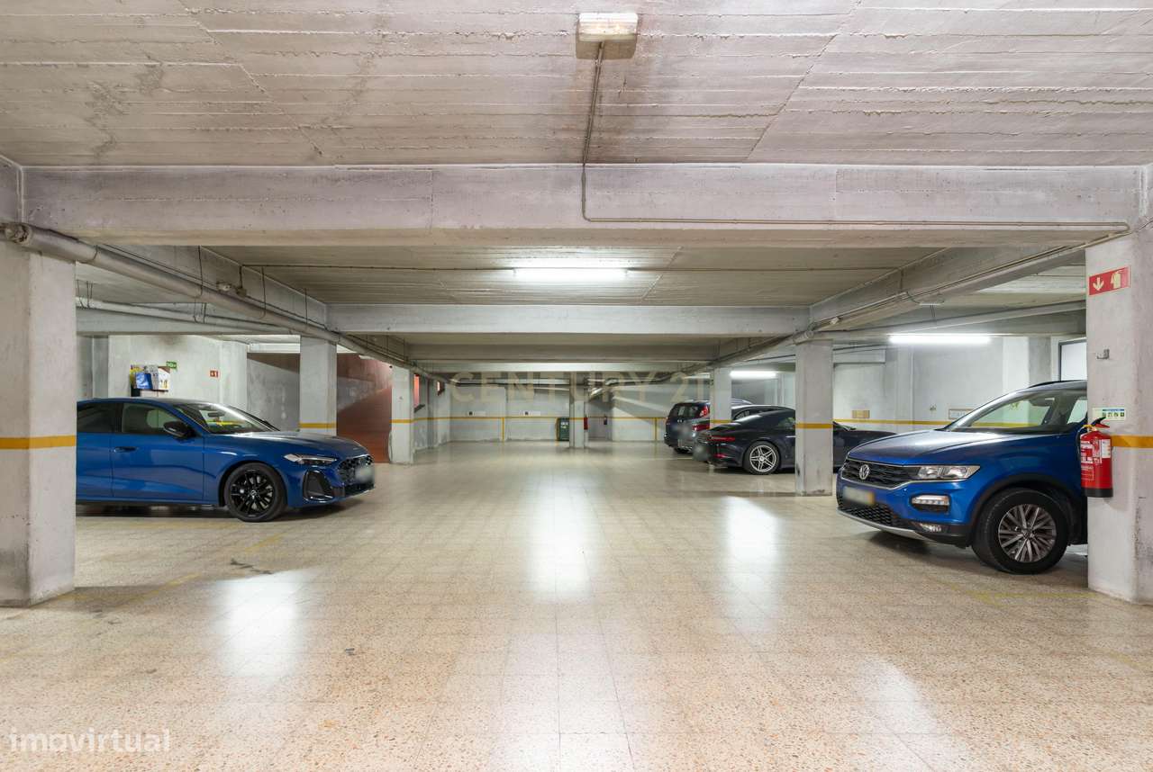 Trespasse de Bar / Restaurante de Diversão Noturna na Av. Marques de T-7