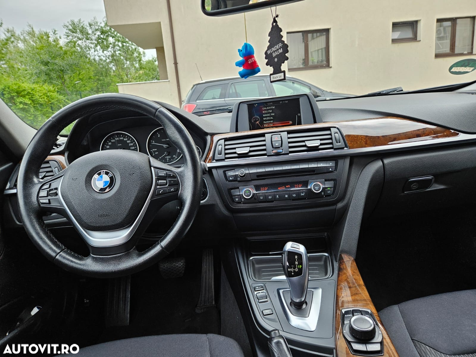 BMW Seria 3 320d Aut. Luxury Line - 8