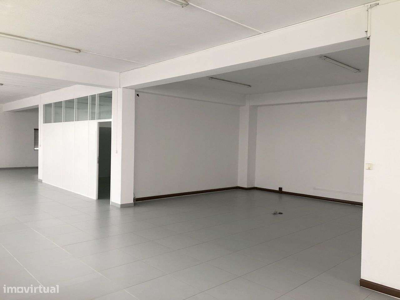 Armazém com 250m2 a 3 minutos do Centro da Cidade - Grande imagem: 4/6