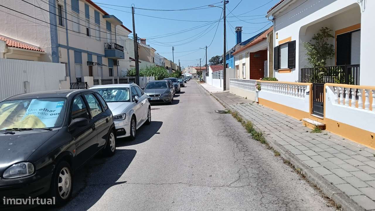 Armazém | Diversas utilidades, inserido em lote de 251 m2-15