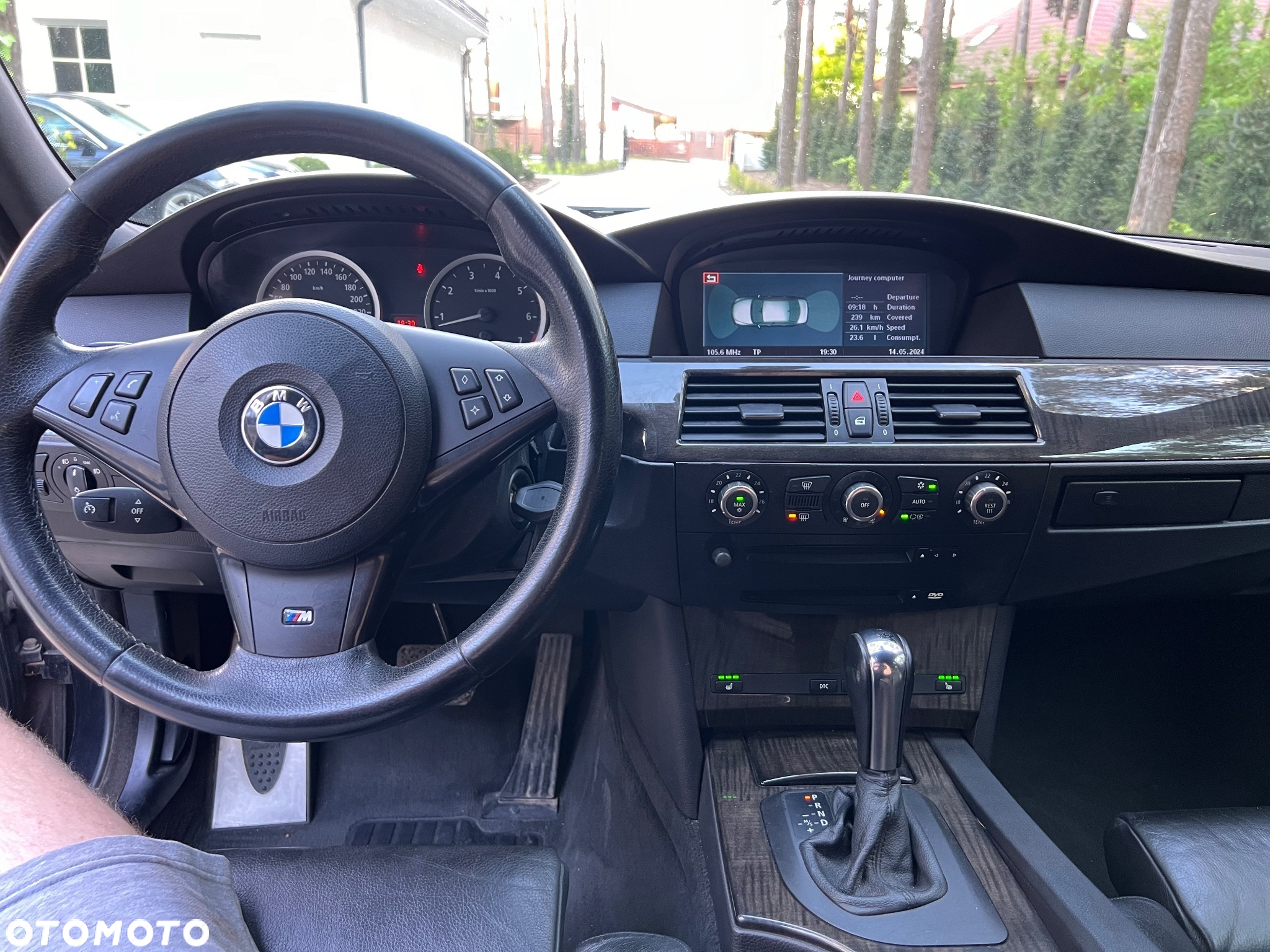 BMW Seria 5 545i - 24