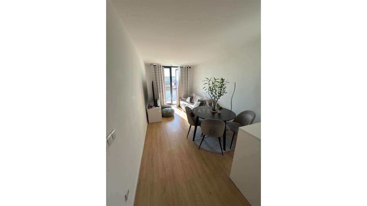 Apartamento T2 com Varanda em Campanhã-2