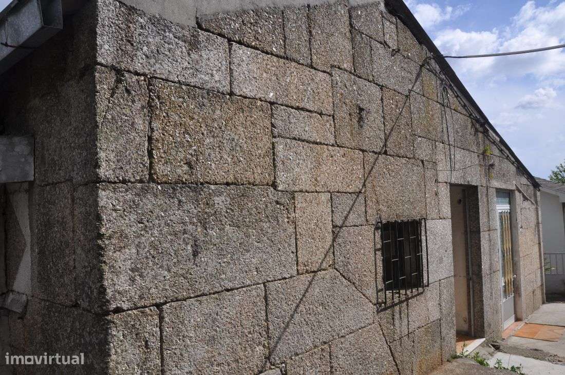 Casa para Restauro em Abação-7