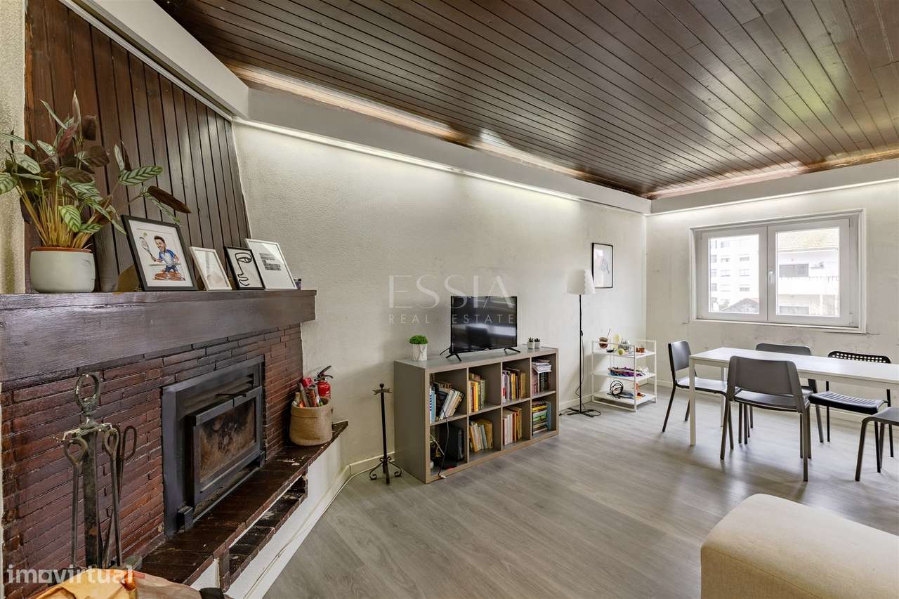 Apartamento T4 nas Antas, junto à Av. Fernão de Magalhães - Grande imagem: 2/24