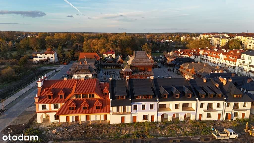 Kawalerka z widokiem na rynek Miasteczka Kresowego-7