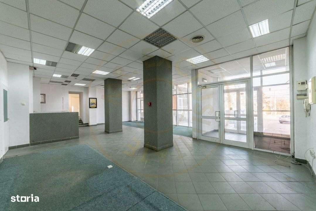 Spatiu situat pe cea mai circulata strada din oras - Bd. N. Balcescu - Imagine principală: 3/12