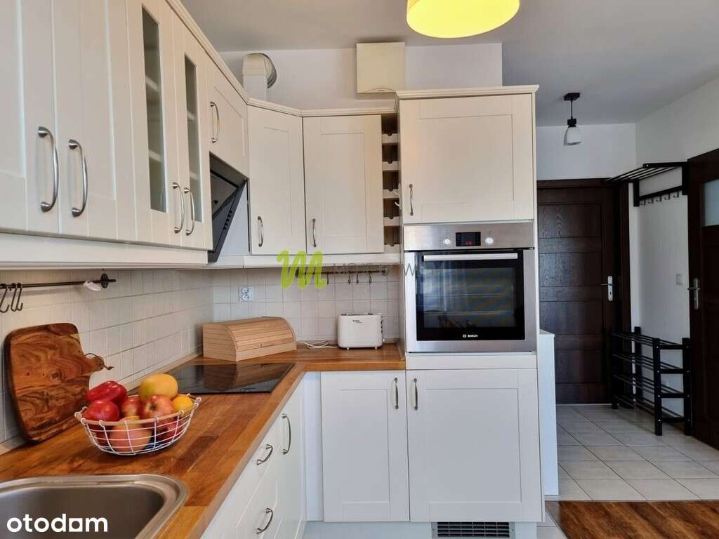 z miejscem postojowym w hali, Rezerwat Żurawiniec-2